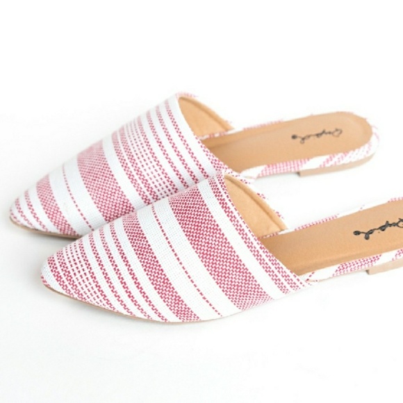 🚨LAST PAIR!!//The Cody// Red and White Flats - Picture 2 of 7